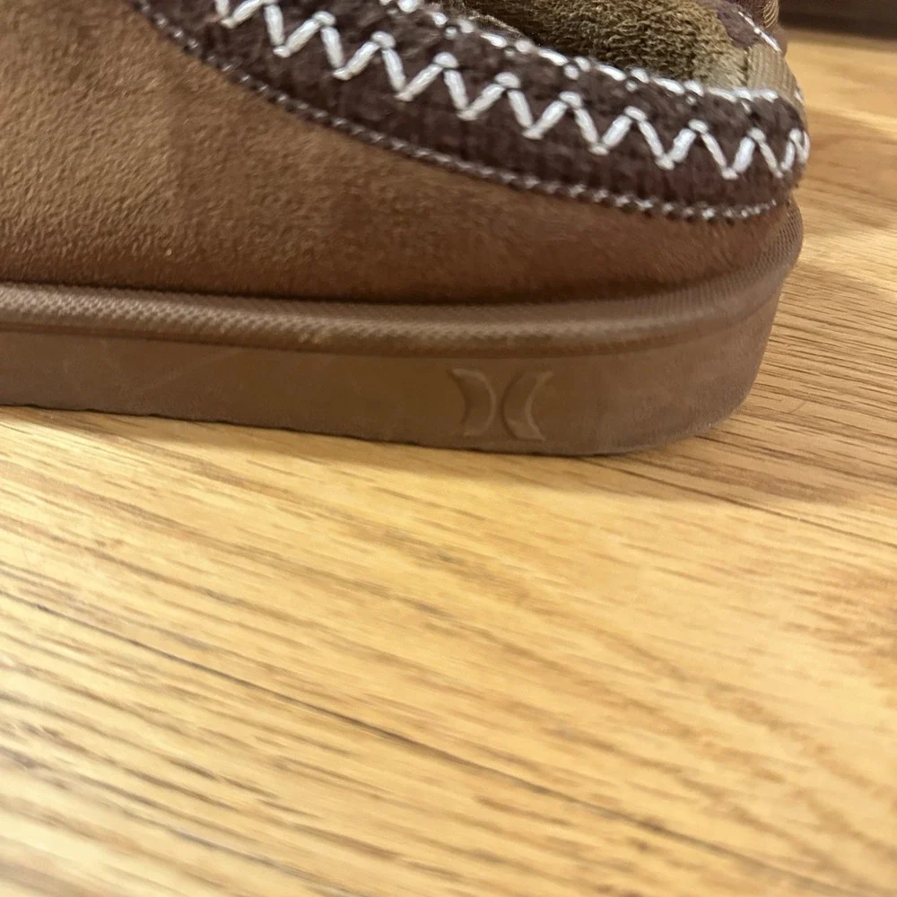 Hurley Brown Suede Lined Slip On Slippers Moccasin Clogs Youth Size 2 Cozy‎